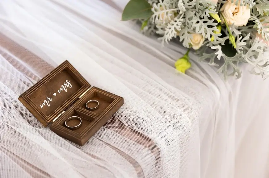 Cocarde Nuntă 2026 – Semnificație, Modele și Alegerea Ideală